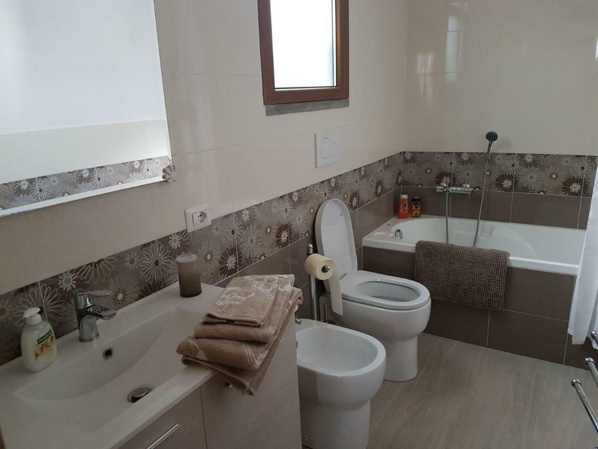 Villa Lory Албиния Екстериор снимка