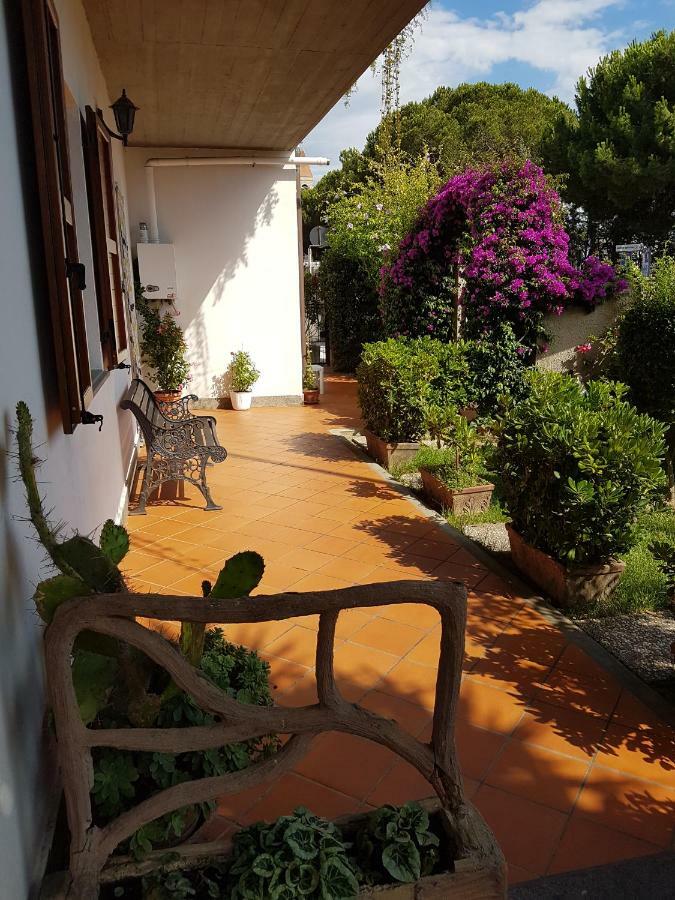 Villa Lory Албиния Екстериор снимка